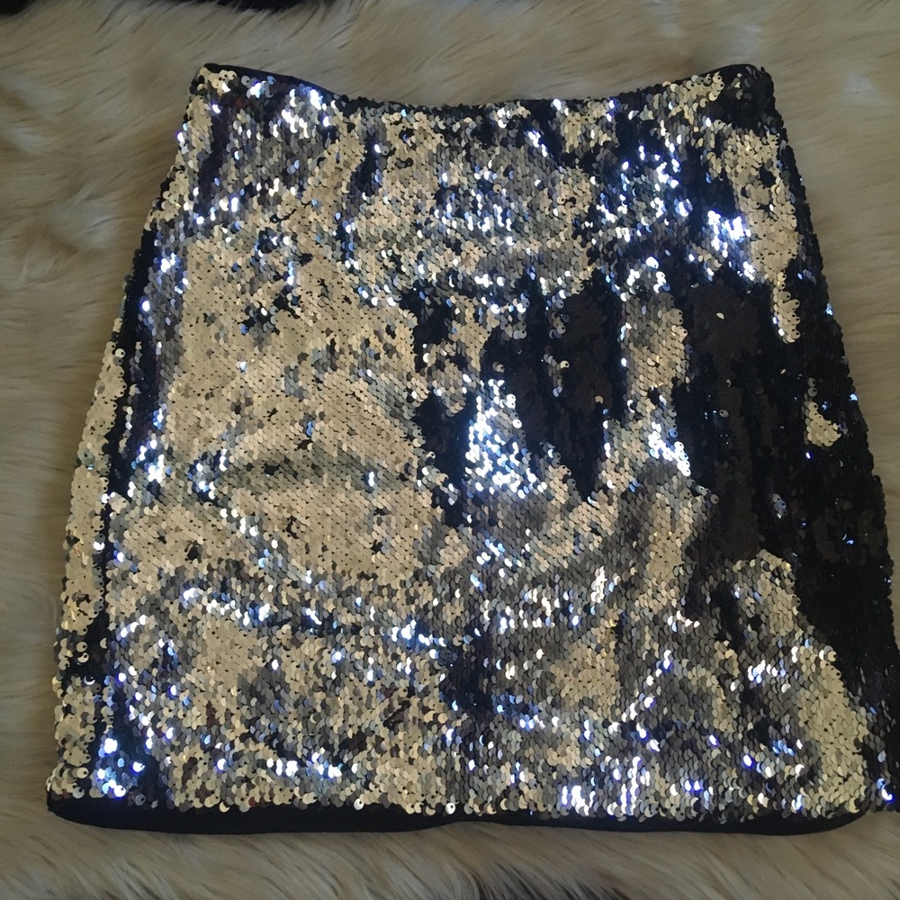 Forever 21 black and silver reversible sequin mini skirt S Small 4 6